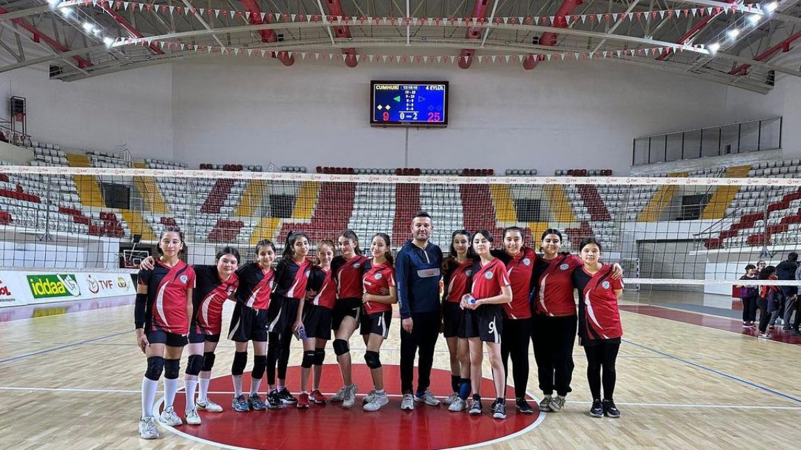 VOLEYBOL TAKIMIMIZ İL 3. SÜ OLDU